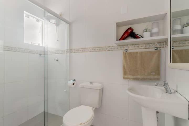 Self Check-in Wi-fi , 2 Garagens, Home-officce, Ar Quente E Frio Florianopolis