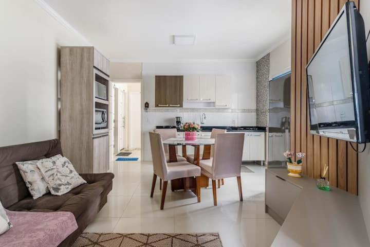 Self Check-in Wi-fi , 2 Garagens, Home-officce, Ar Quente E Frio Florianopolis