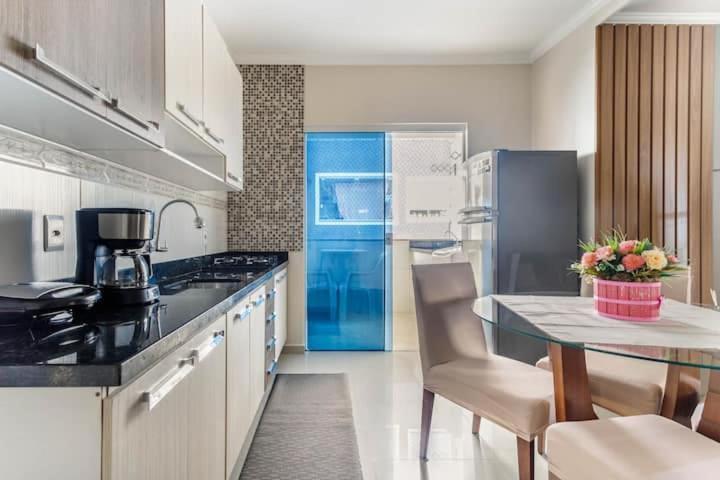 Apartment Self Check-in Wi-fi , 2 Garagens, Home-officce, Ar Quente E Frio Florianopolis